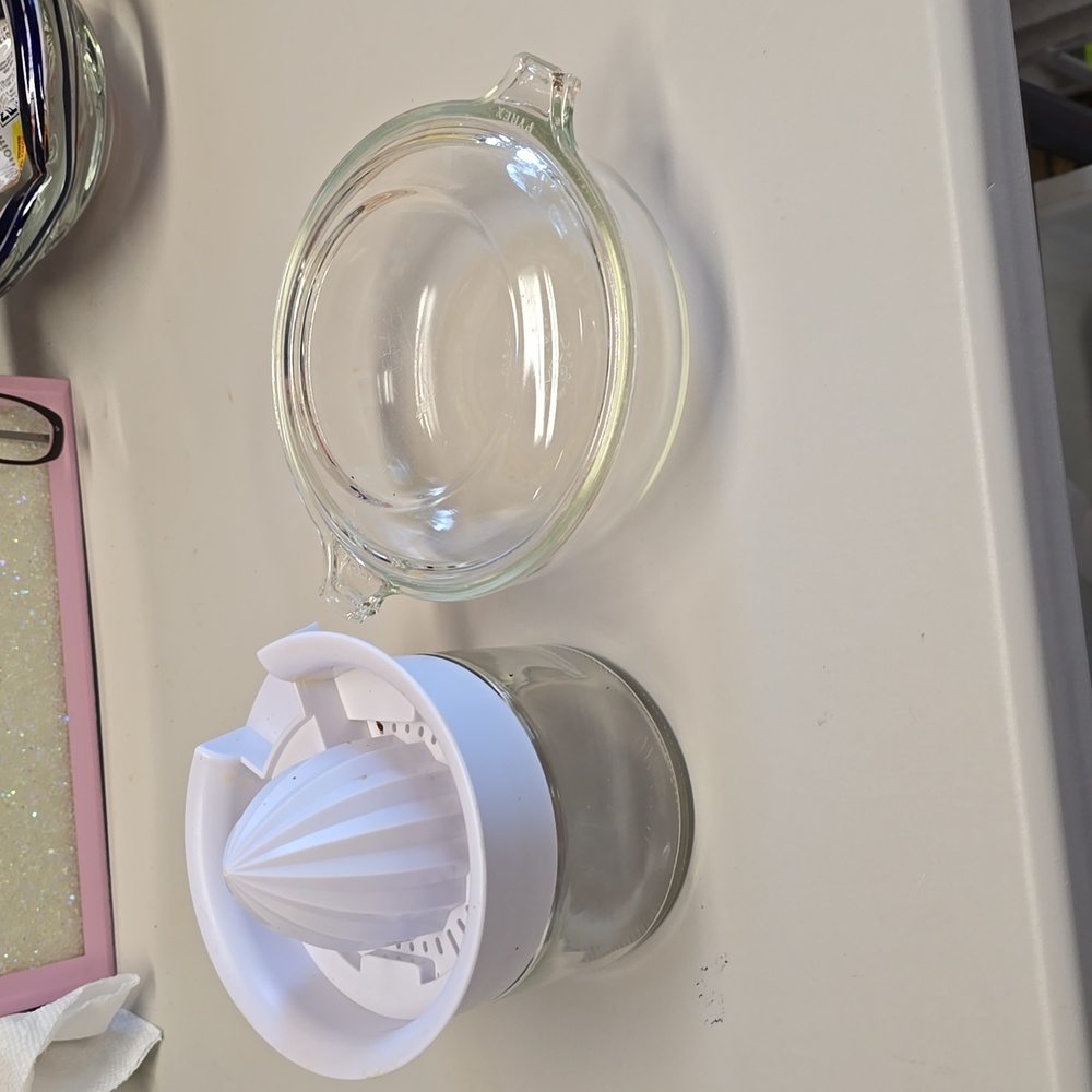 Juicer and small Pyrex casserole dish